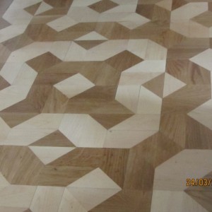 Floral Pattern

 The pattern gives the impression of a beautiful floral harmony. It works in stylish and contemporary salons. This floor requires great precision and accuracy. 
 Each piece of wood is manually customized.

 Material : oak, sycamore.